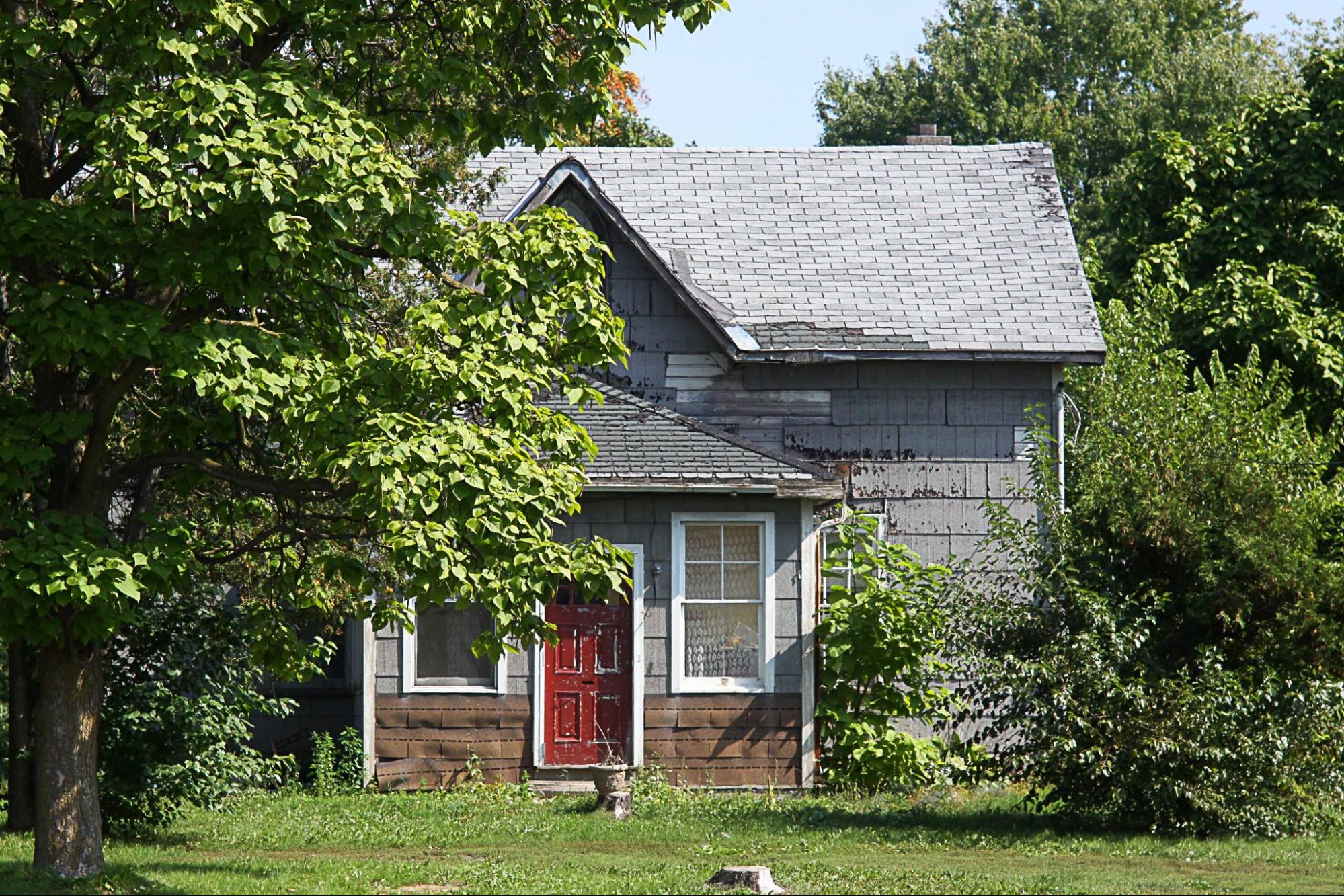 We Buy Old Damaged Houses: What This Means for Las Vegas Homeowners