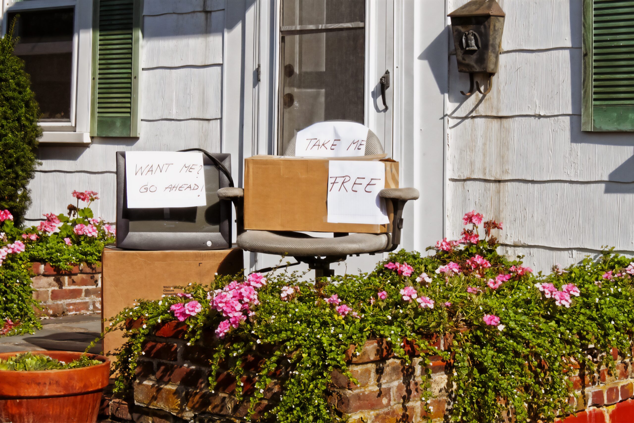 Cluttered House, No Time? How to Sell Your Property As-Is and Skip the Cleanup